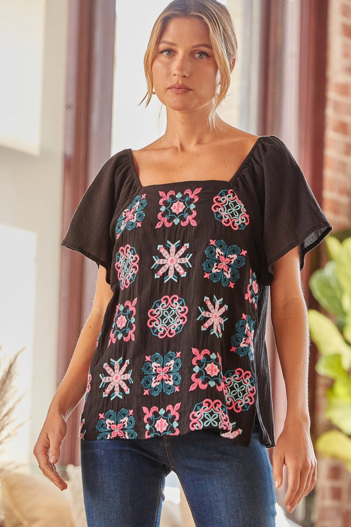 Andree by unit / Savanna Jane square neck Embroidered Top