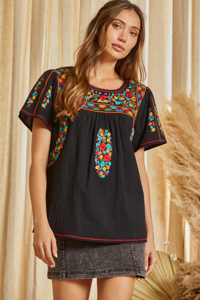 Andree by unit / Savanna Jane Floral & Geometric Embroidered Top