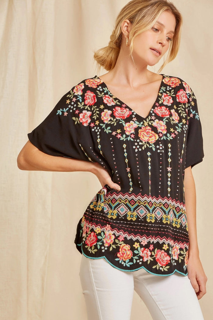 Andree by unit / Savanna Jane Embroidered Scallop Top