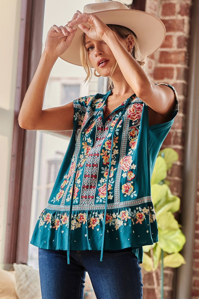 Andree by unit / Savanna Jane Embroidered Ruffle Top