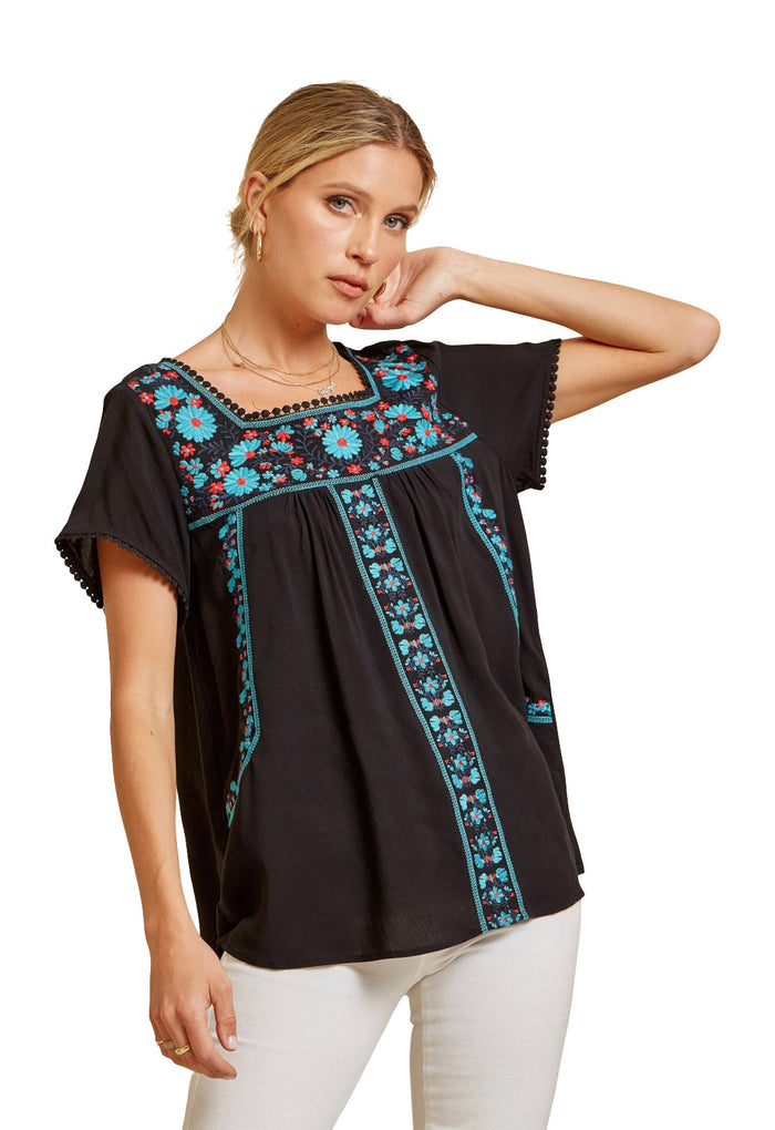 Andree by unit / Savanna Jane Babydoll Embroidered Top