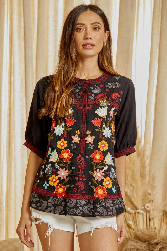 Andree by unit / Savanna Jane Floral Embroidered Button Top