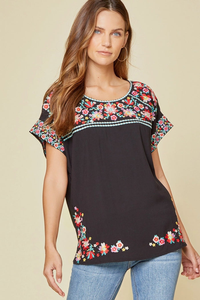 Andree by unit / Savanna Jane Short Sleeve Embroidered Top