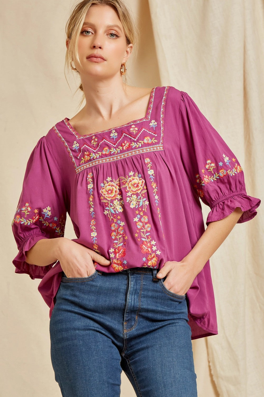 savanna jane / ANDREE BY UNIT Floral Embroidered Peasant Top