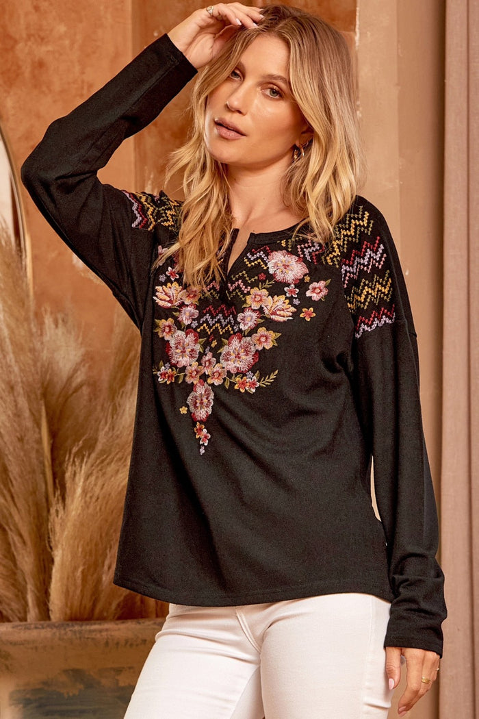 andree by unit / savanna jane Embroidered split neck top