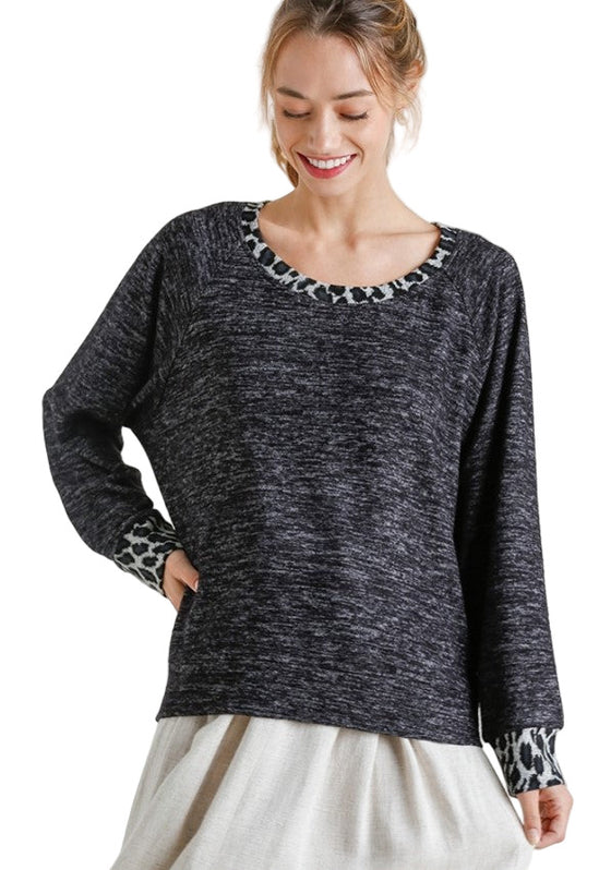 UMGEE USA Animal printed trim top