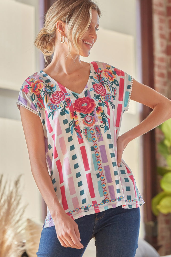 Andree by unit / Savanna Jane Floral Embroidered Printed Top
